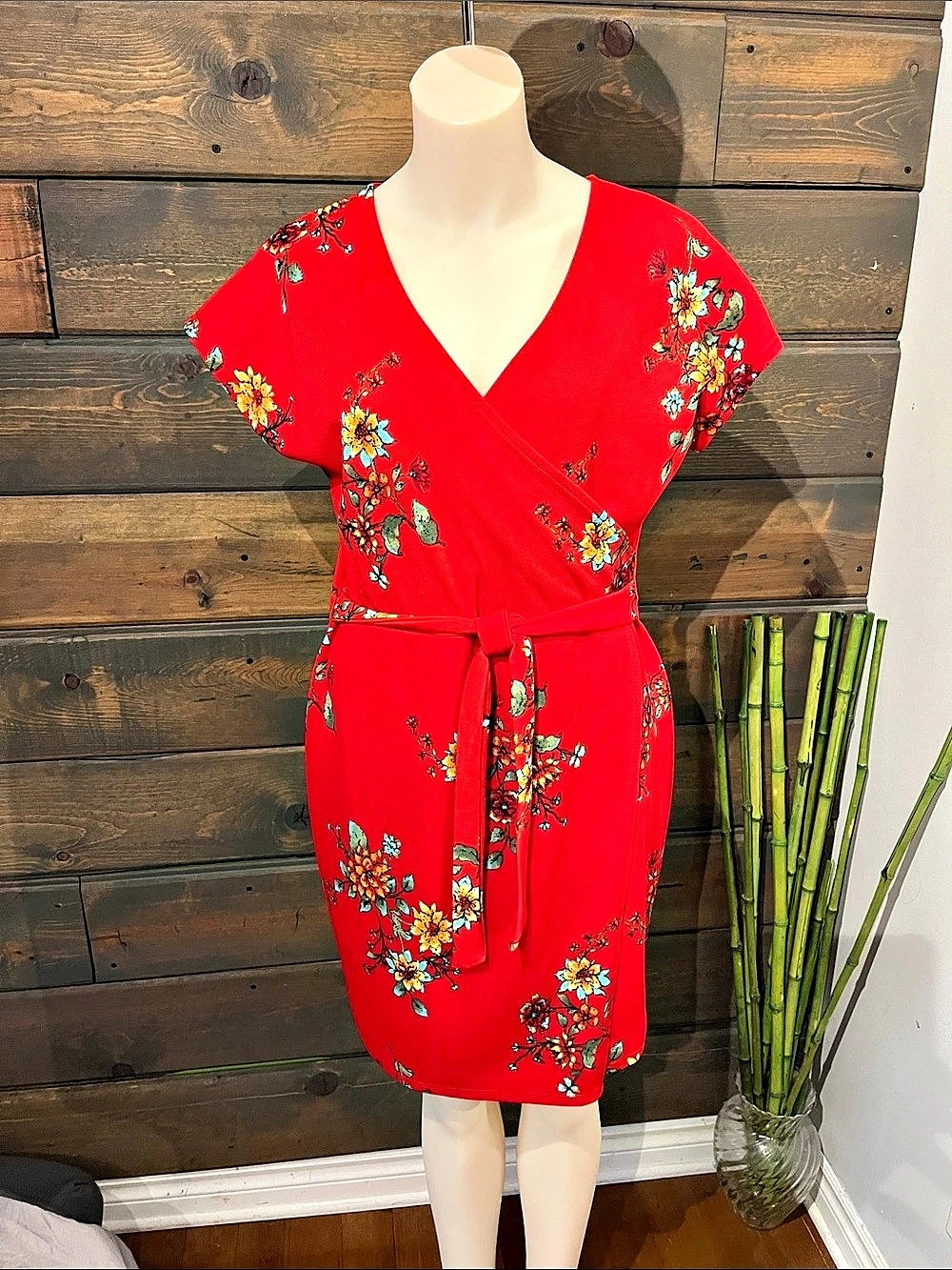 Rebel Sugar Floral Wrap Midi Dress in Red Size Large Like New